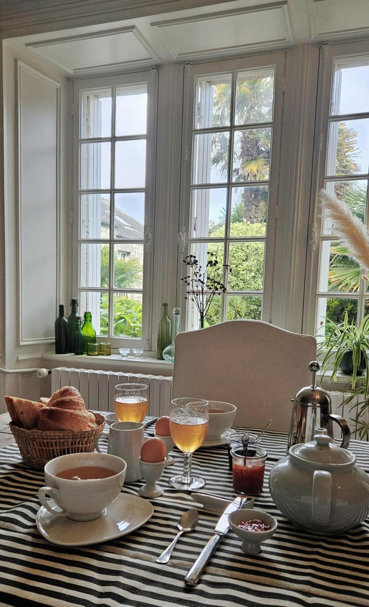 Bed and Breakfast Le Prieure Barfleur Exterior foto